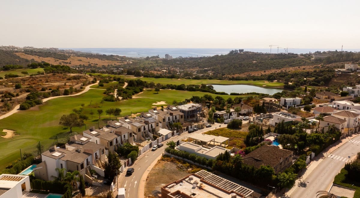 3 sypialnia Willa na sprzedaż w Estepona z basenem garażem - 995 000 € (Ref: 9453491)