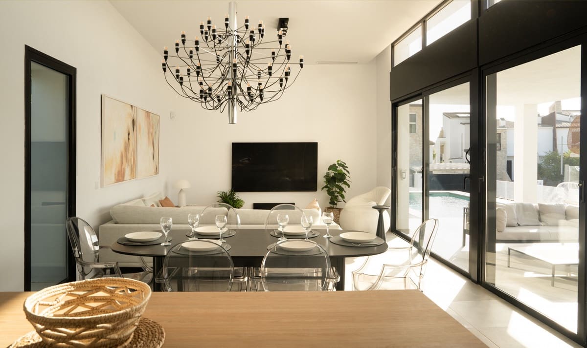 3 sypialnia Willa na sprzedaż w Estepona z basenem garażem - 995 000 € (Ref: 9453491)