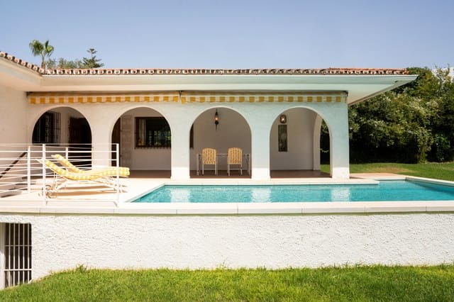 3 soveværelse Villa til salg i San Pedro de Alcantara, Marbella med swimmingpool garage - € 1.095.000 (Ref: 9453493)