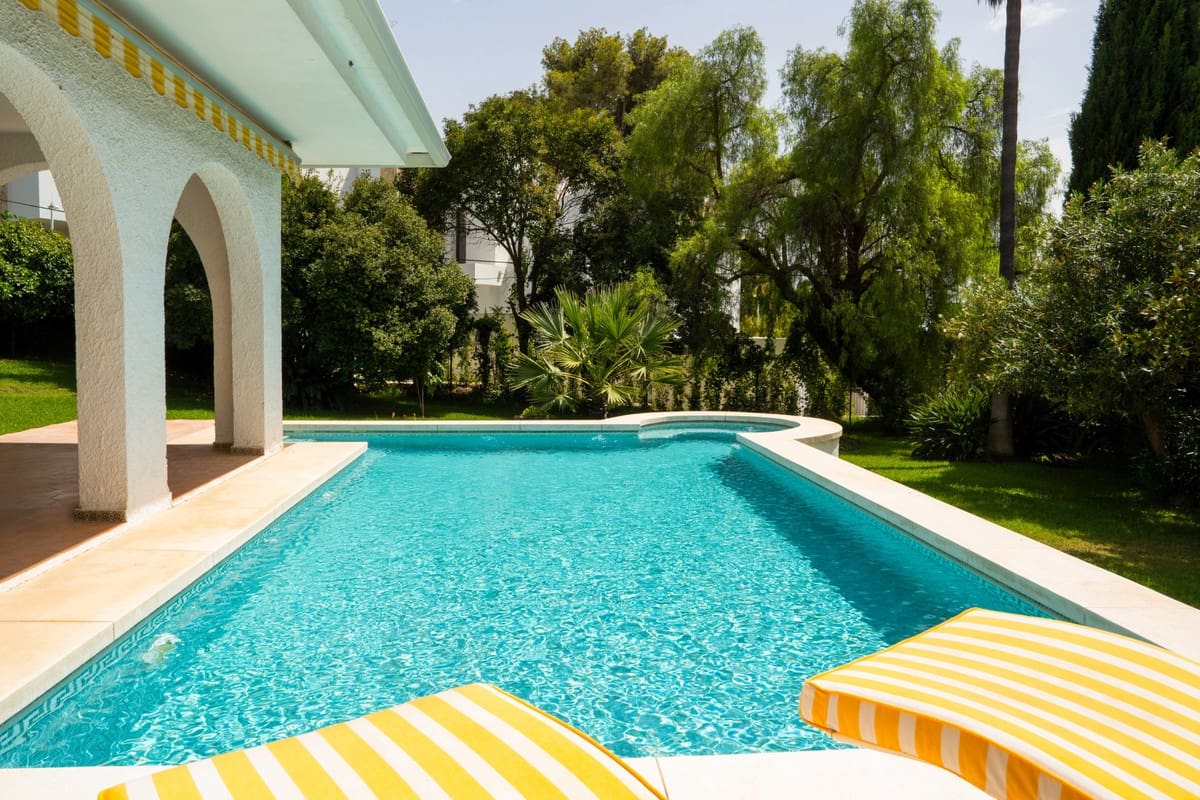 3 soveværelse Villa til salg i San Pedro de Alcantara med swimmingpool garage - € 1.095.000 (Ref: 9453493)