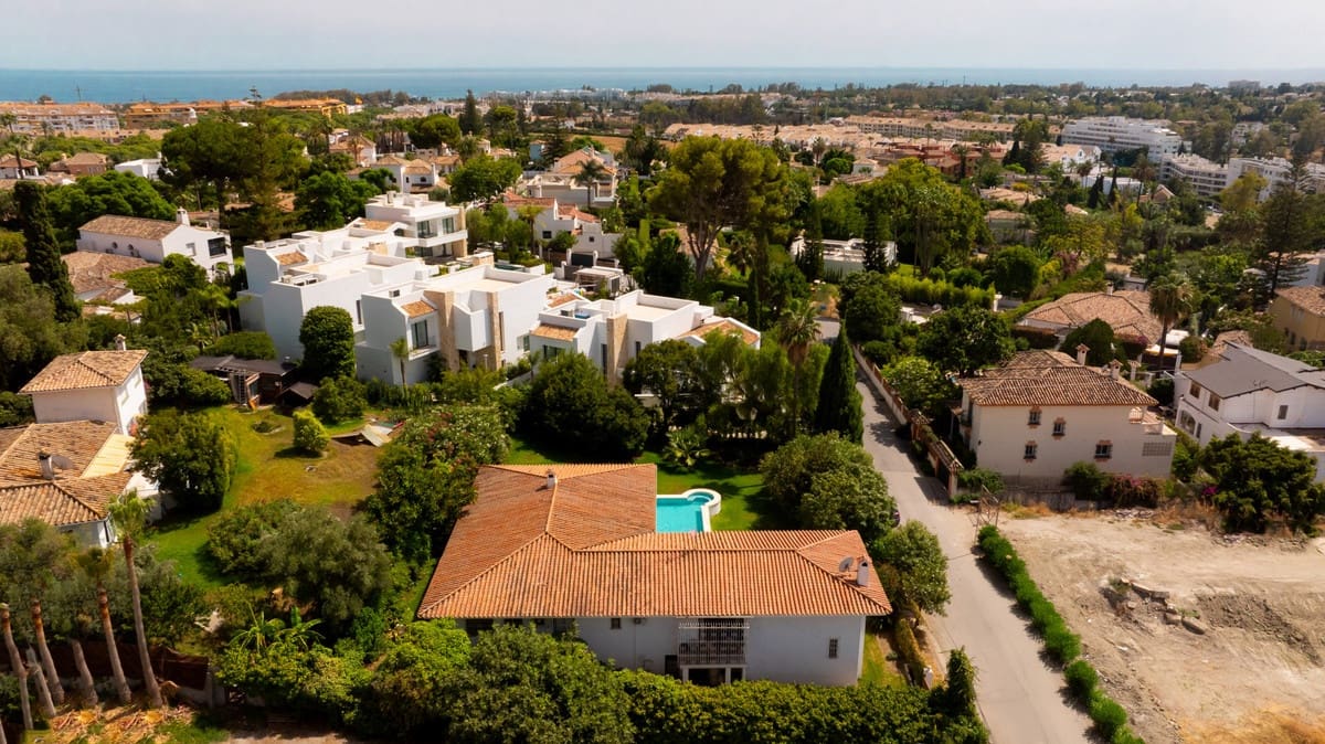 3 soveværelse Villa til salg i San Pedro de Alcantara med swimmingpool garage - € 1.095.000 (Ref: 9453493)