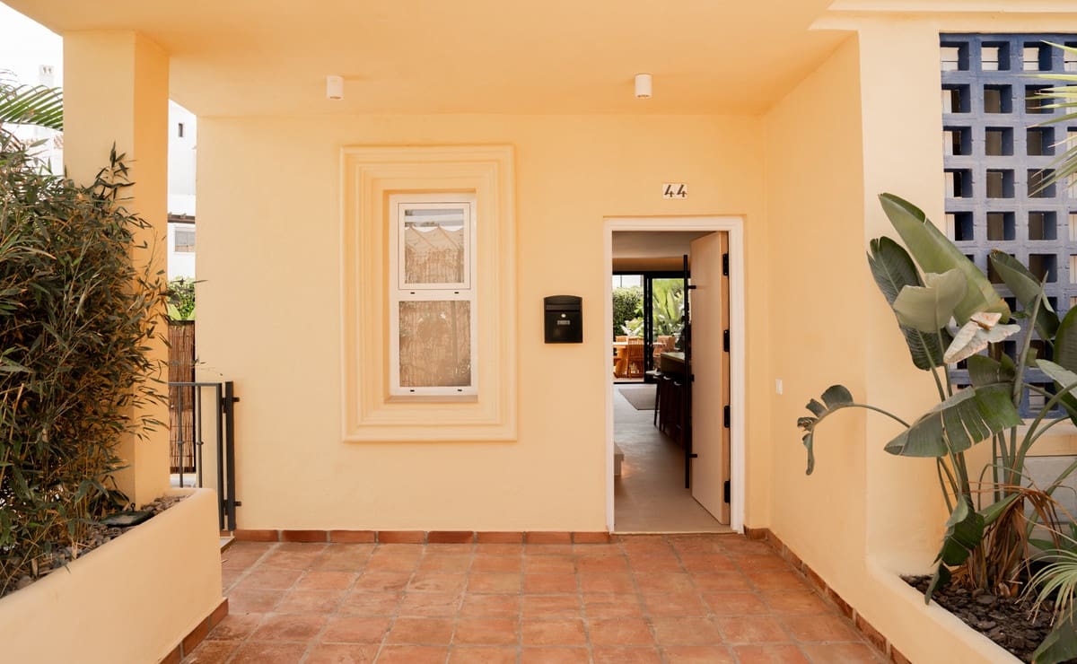 4 bedroom Townhouse for sale in Puerto Banus with pool garage - € 1,450,000 (Ref: 9453495)