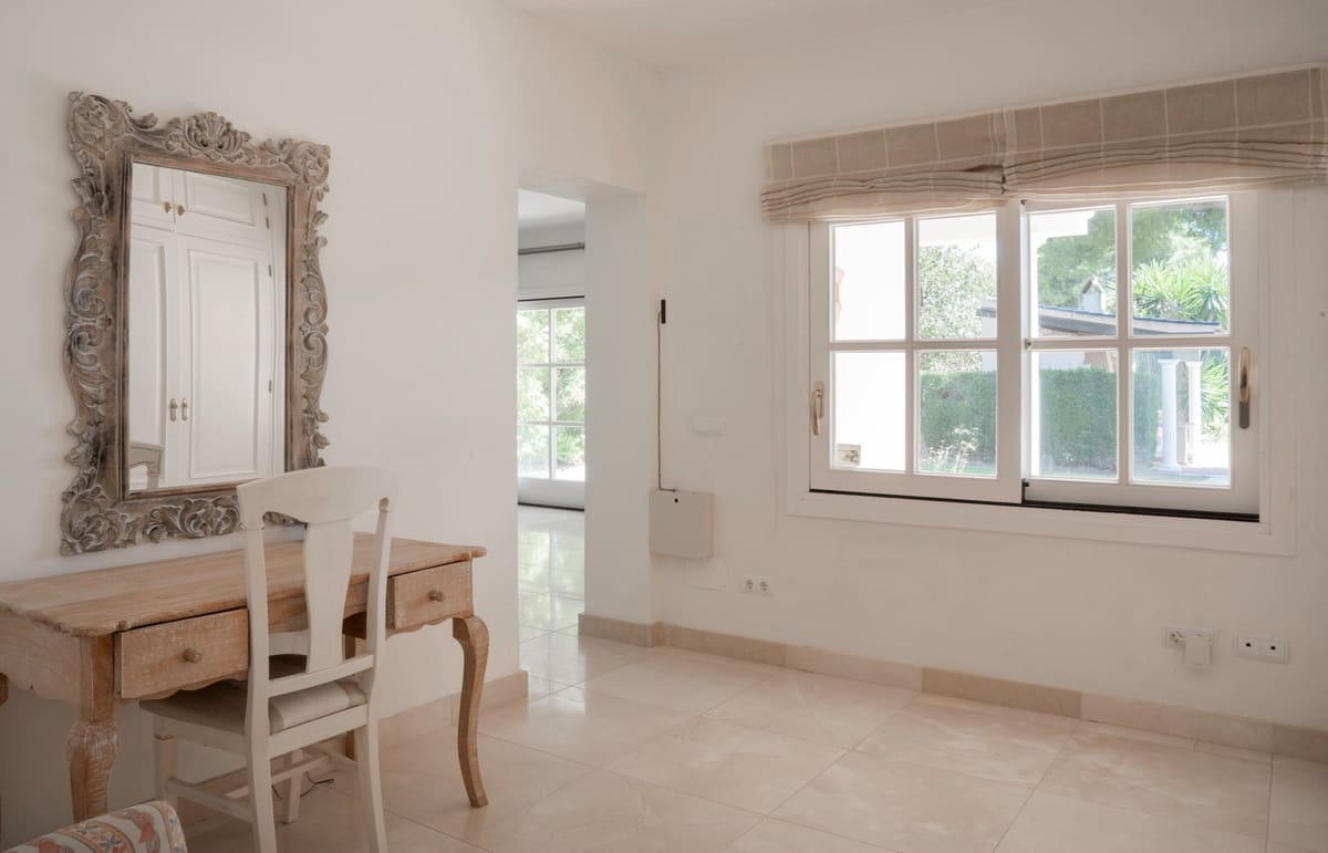 4 quarto Moradia para venda em Benahavis com piscina garagem - 1 550 000 € (Ref: 9453519)