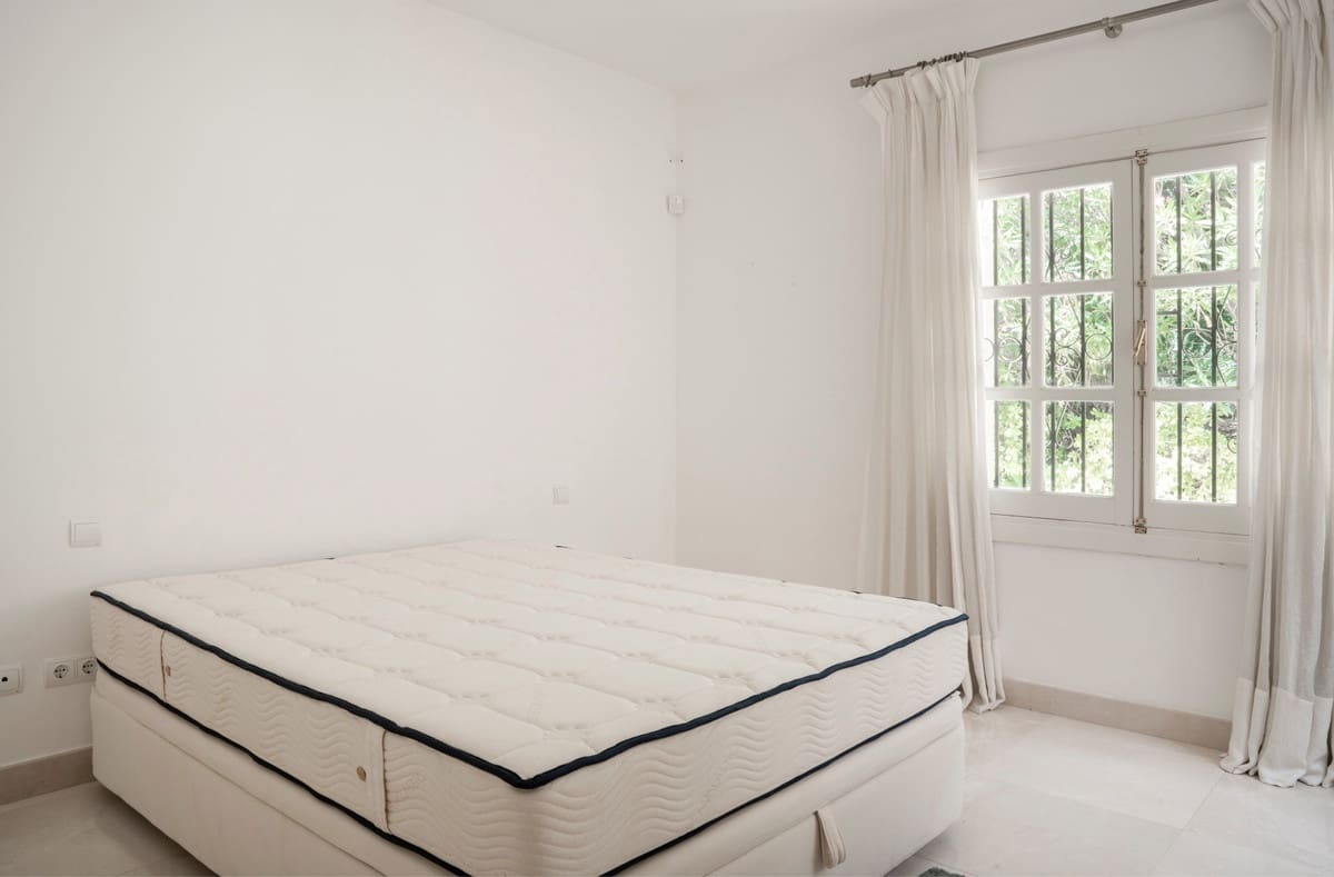 4 quarto Moradia para venda em Benahavis com piscina garagem - 1 550 000 € (Ref: 9453519)