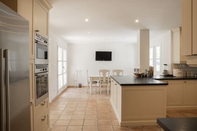 4 quarto Moradia para venda em El Paraíso, Benahavís com piscina garagem - 1 550 000 € (Ref: 9453519)