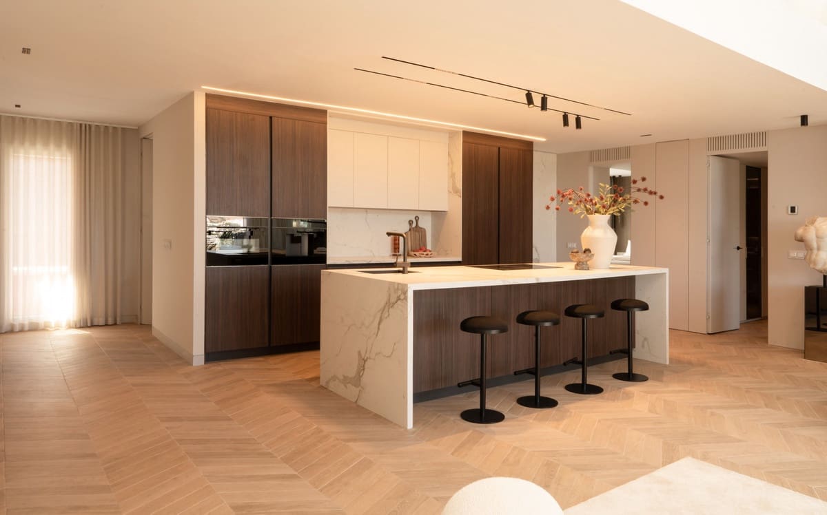 3 slaapkamer Penthouse te koop in Nueva Andalucia met zwembad - € 2.695.000 (Ref: 9453535)