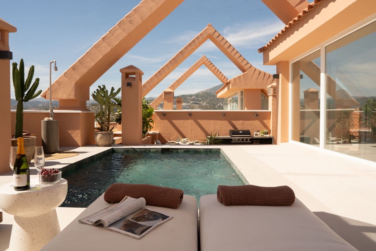 3 slaapkamer Penthouse te koop in Nueva Andalucia met zwembad - € 2.695.000 (Ref: 9453535)