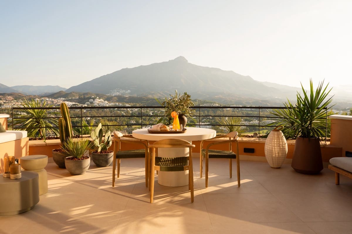 3 slaapkamer Penthouse te koop in Nueva Andalucia met zwembad - € 2.695.000 (Ref: 9453535)