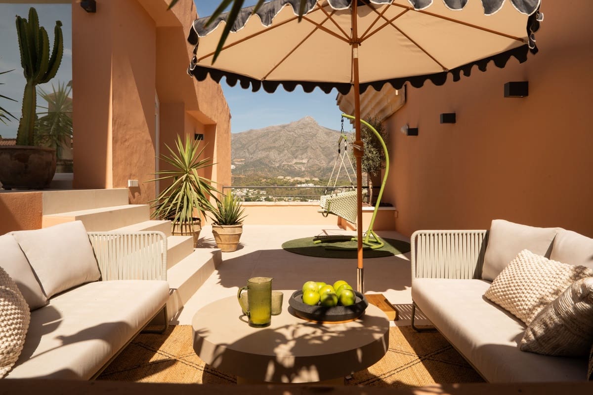 3 slaapkamer Penthouse te koop in Nueva Andalucia met zwembad - € 2.695.000 (Ref: 9453535)