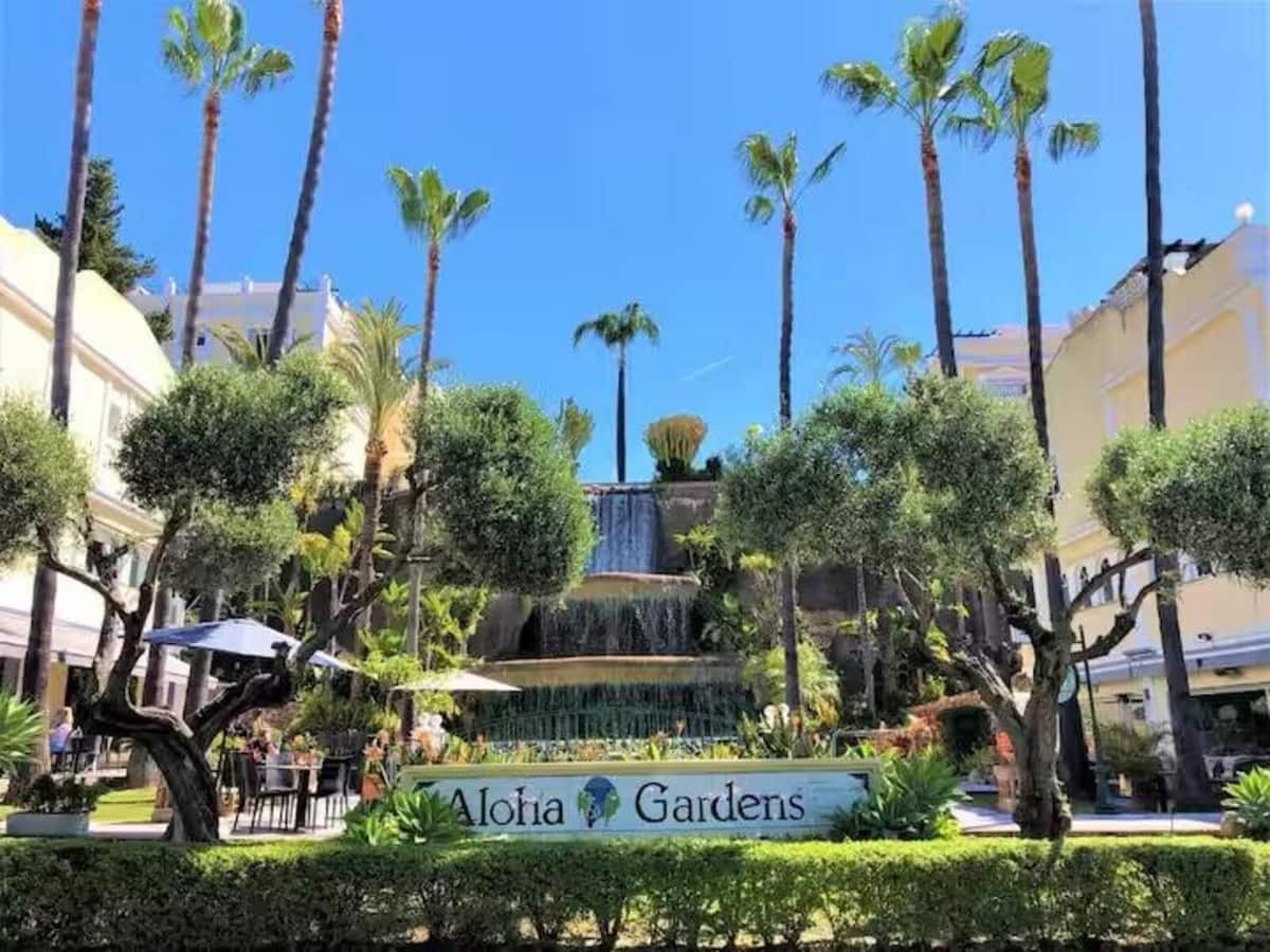 2 soverom Leilighet til salgs i Aloha Golf med svømmebasseng garasje - € 445 000 (Ref: 9465727)