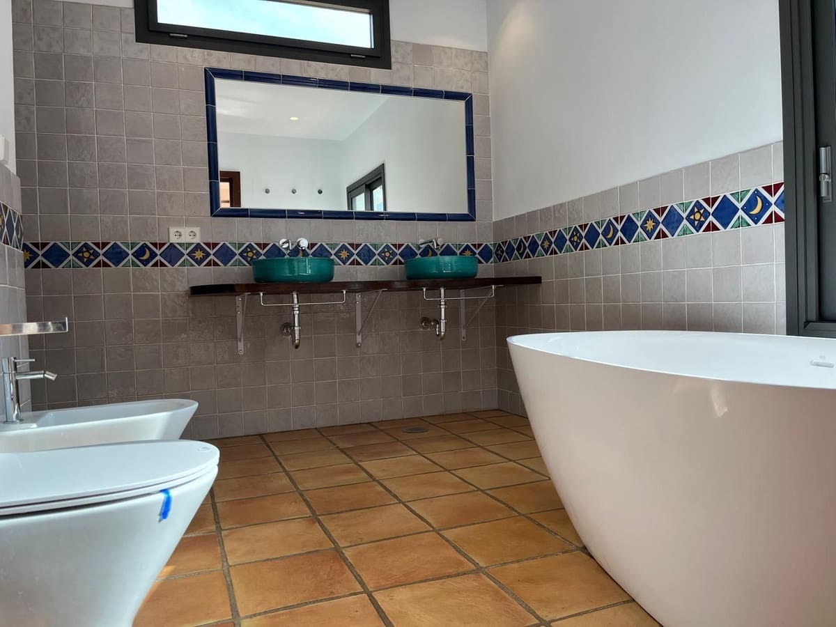 3 camera da letto Villa in vendita in Golden Mile con piscina garage - 1.800.000 € (Rif: 9465731)