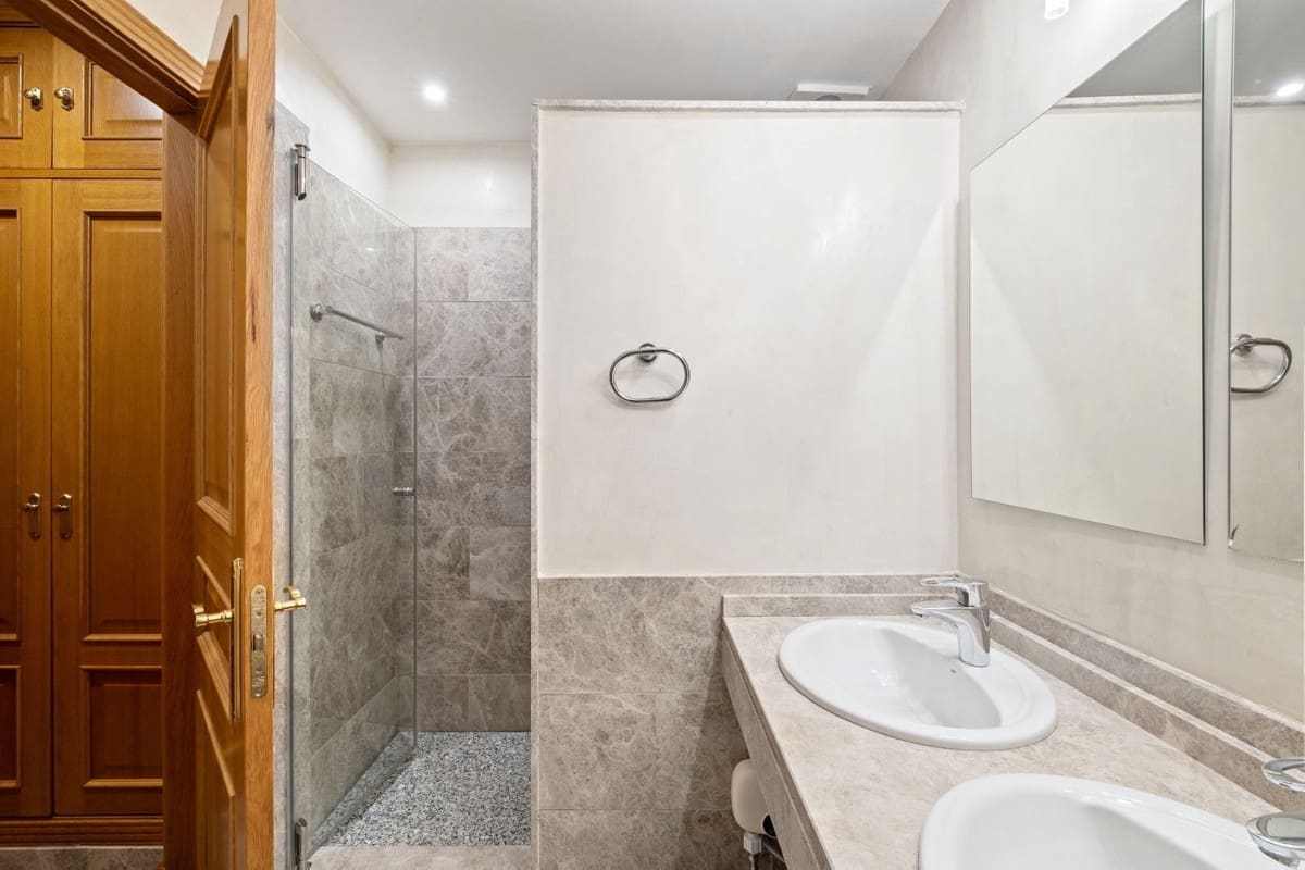 Apartamento de 3 habitaciones en Marbella en venta con piscina garaje - 575.000 € (Ref: 9465733)