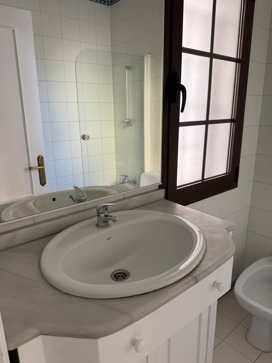 4 soverom Hus til salgs i Marbella med svømmebasseng garasje - € 1 050 000 (Ref: 9465735)