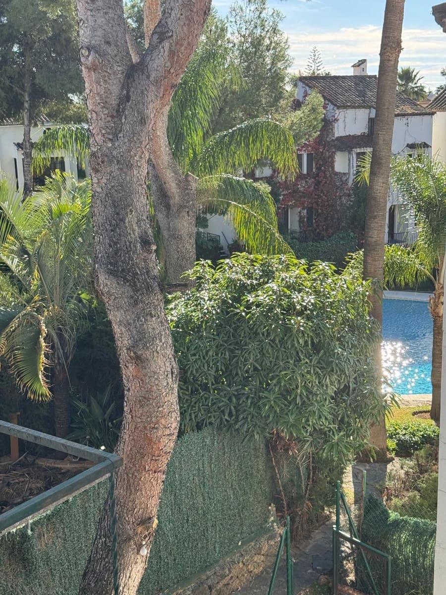 4 soverom Hus til salgs i Marbella med svømmebasseng garasje - € 1 050 000 (Ref: 9465735)