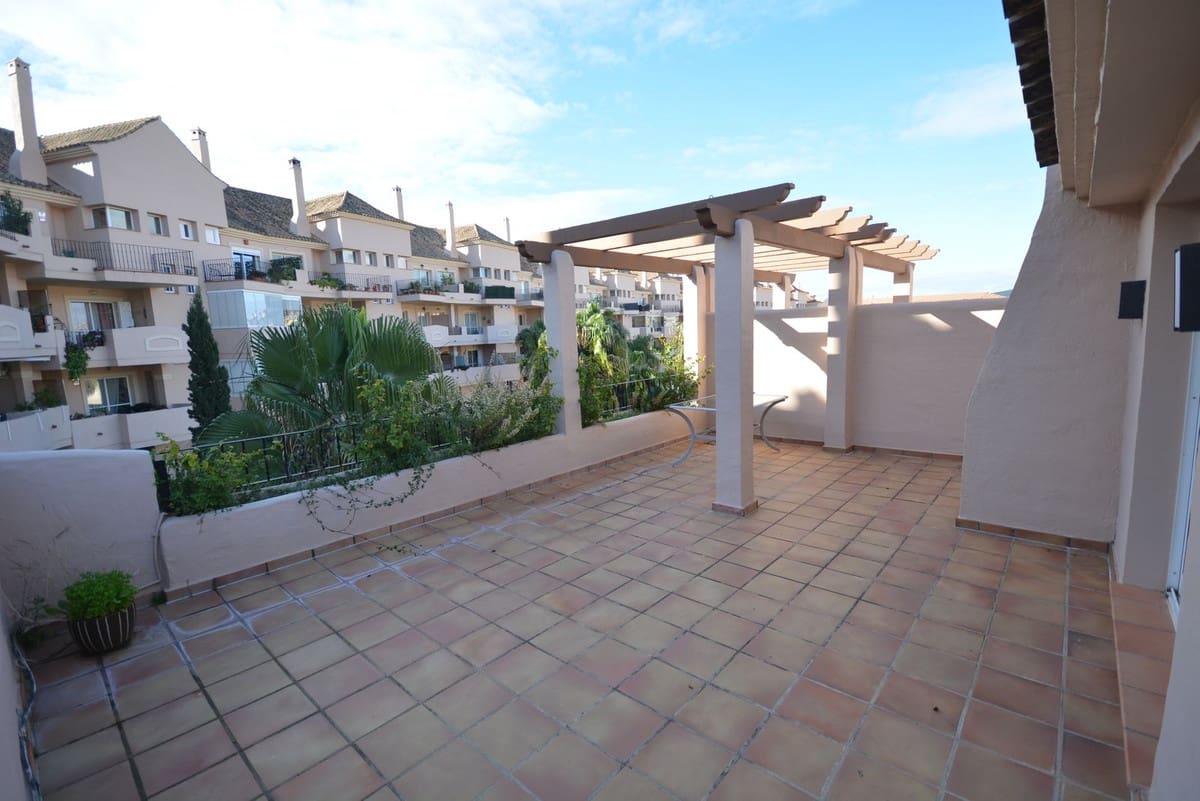 4 bedroom Penthouse for sale in La Duquesa / Puerto de la Duquesa with pool garage - € 330,000 (Ref: 9465739)