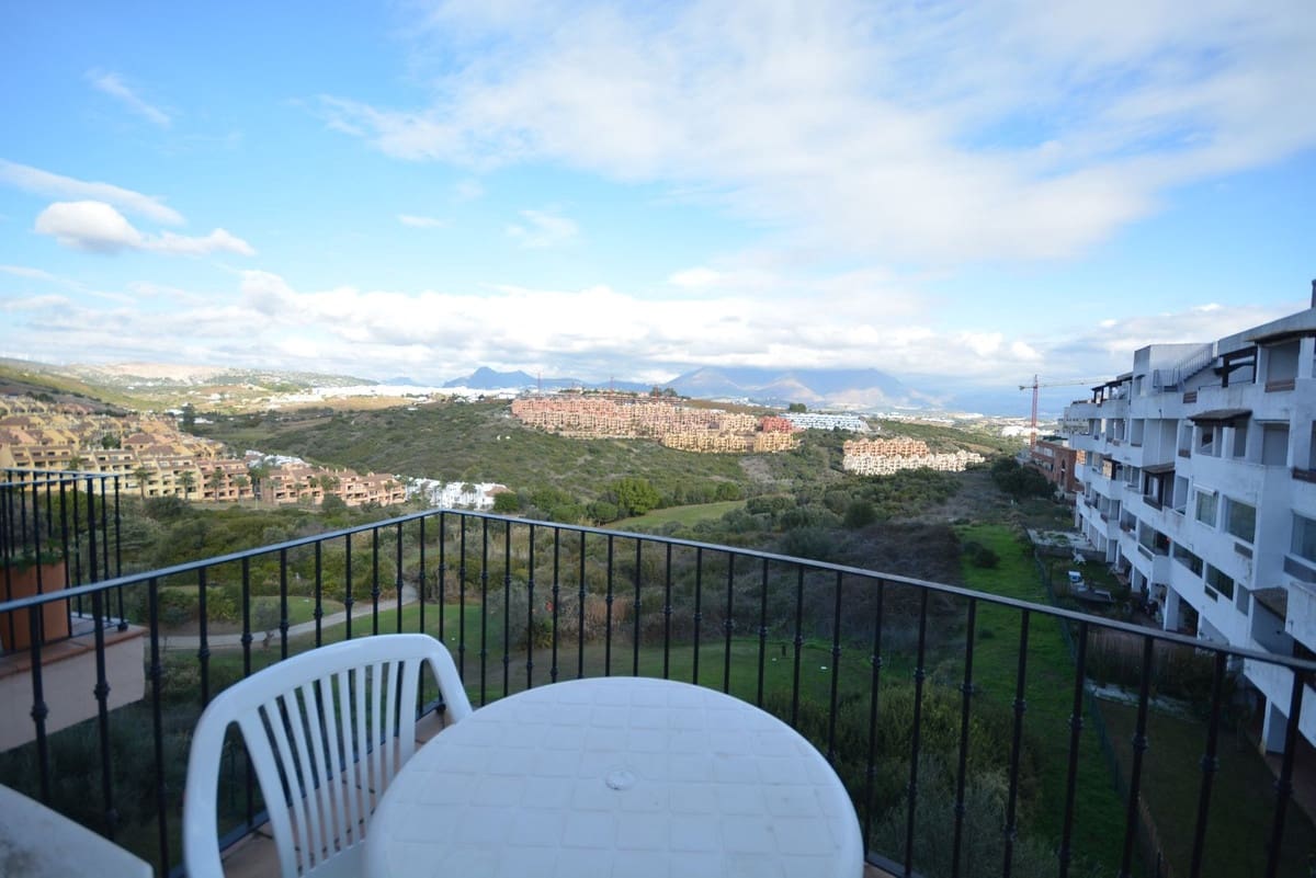 4 bedroom Penthouse for sale in La Duquesa / Puerto de la Duquesa with pool garage - € 330,000 (Ref: 9465739)