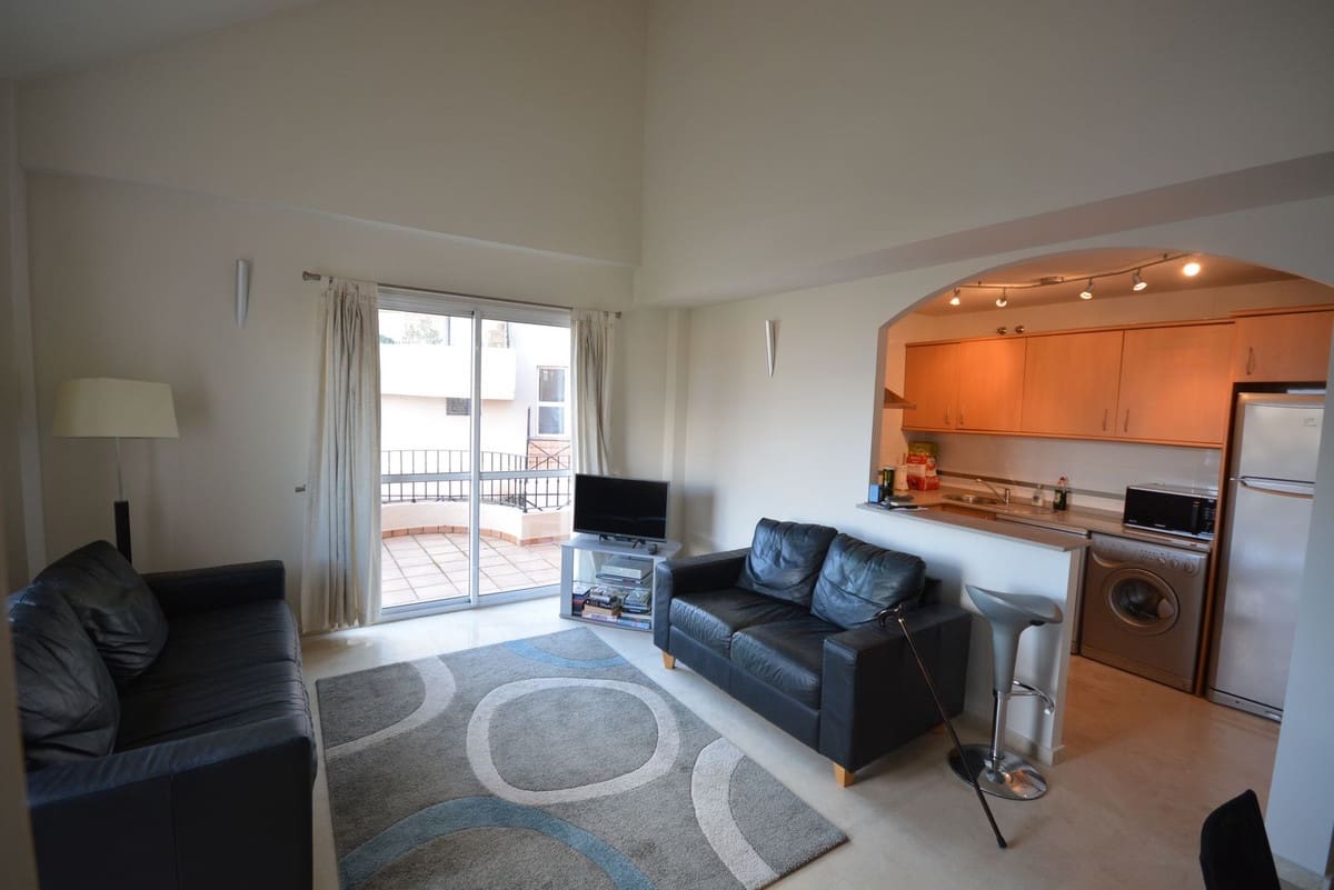 4 bedroom Penthouse for sale in La Duquesa / Puerto de la Duquesa with pool garage - € 330,000 (Ref: 9465739)