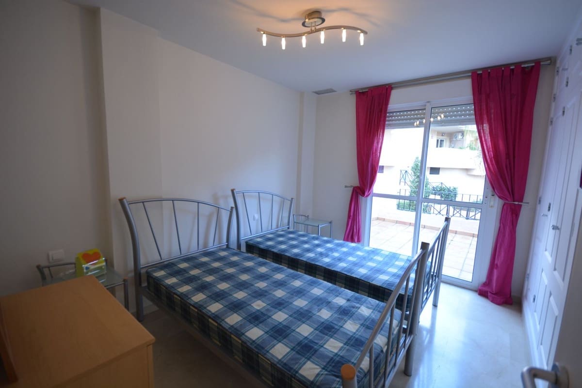 4 bedroom Penthouse for sale in La Duquesa / Puerto de la Duquesa with pool garage - € 330,000 (Ref: 9465739)