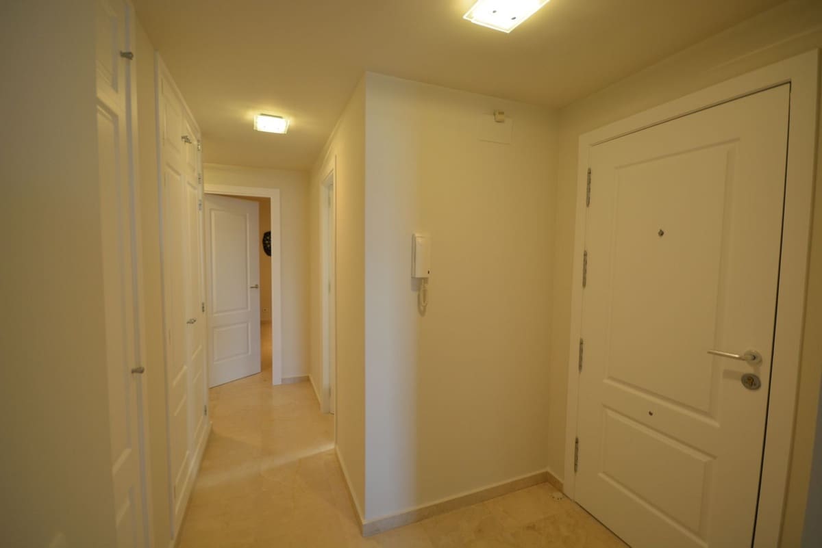 4 bedroom Penthouse for sale in La Duquesa / Puerto de la Duquesa with pool garage - € 330,000 (Ref: 9465739)