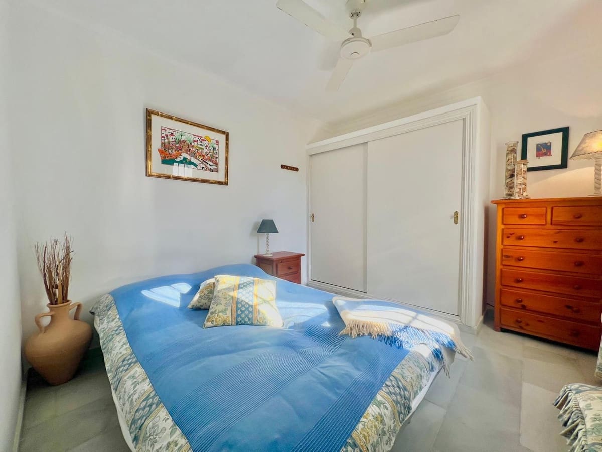 3 sovrum Semi-fristående Villa till salu i Estepona med pool - 595 000 € (Ref: 9465740)