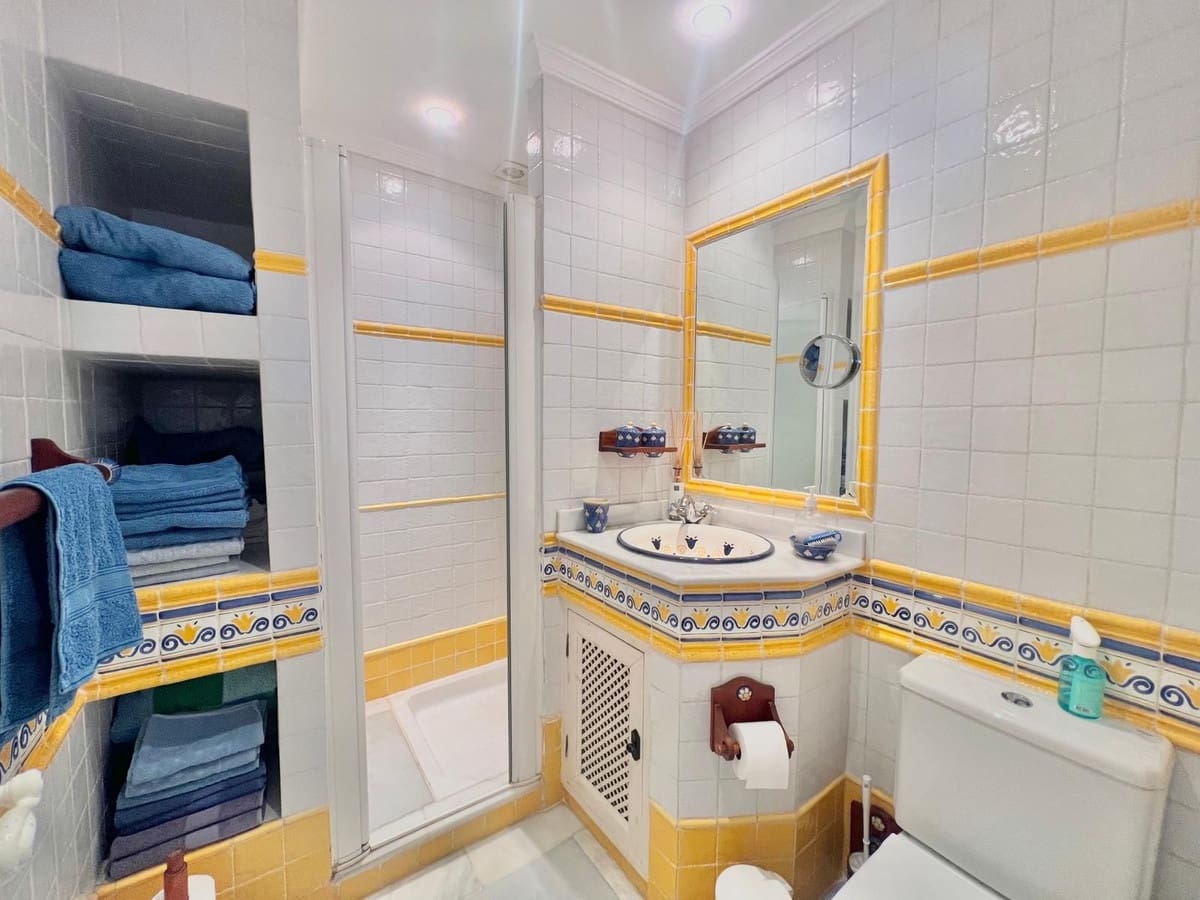 3 sovrum Semi-fristående Villa till salu i Estepona med pool - 595 000 € (Ref: 9465740)