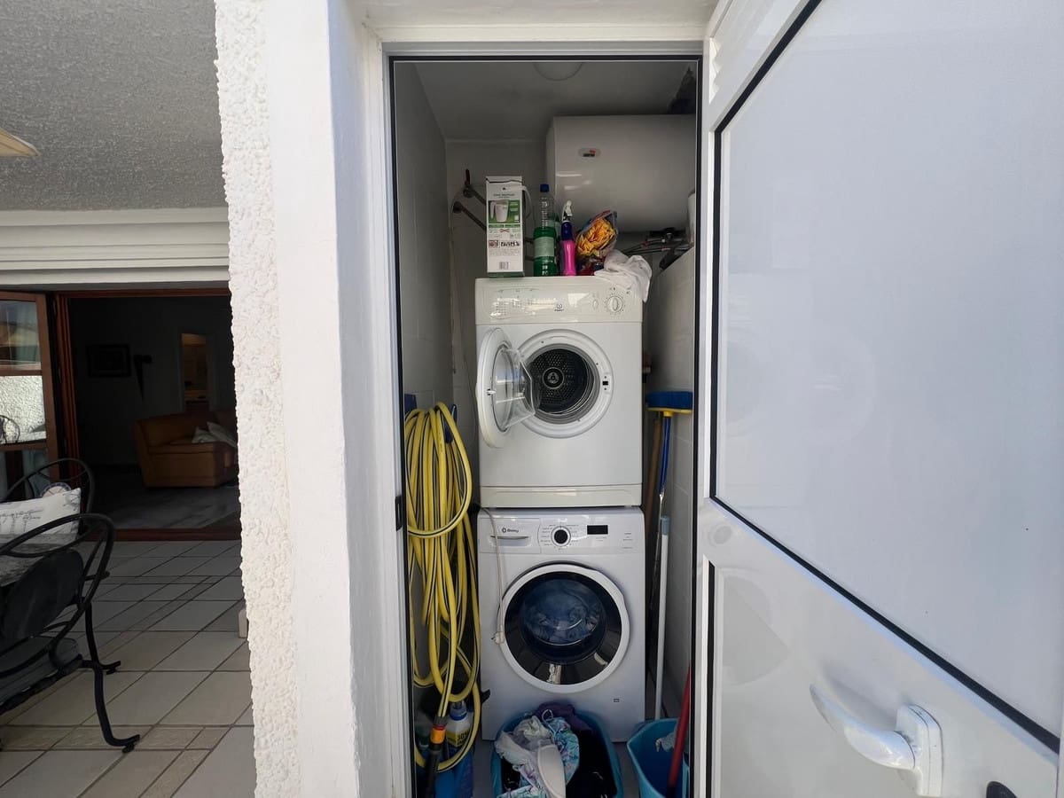 3 sovrum Semi-fristående Villa till salu i Estepona med pool - 595 000 € (Ref: 9465740)