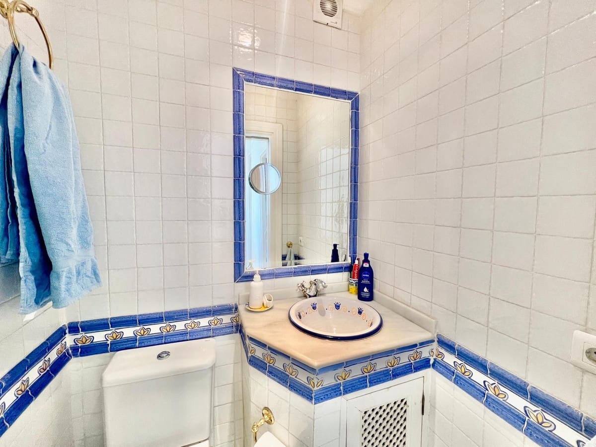 3 sovrum Semi-fristående Villa till salu i Estepona med pool - 595 000 € (Ref: 9465740)