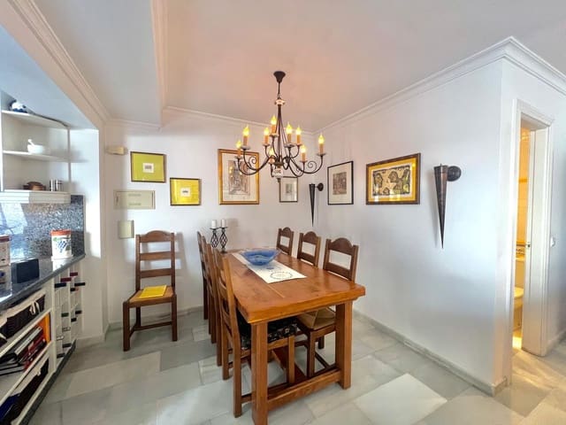 3 sovrum Semi-fristående Villa till salu i Estepona med pool - 595 000 € (Ref: 9465740)