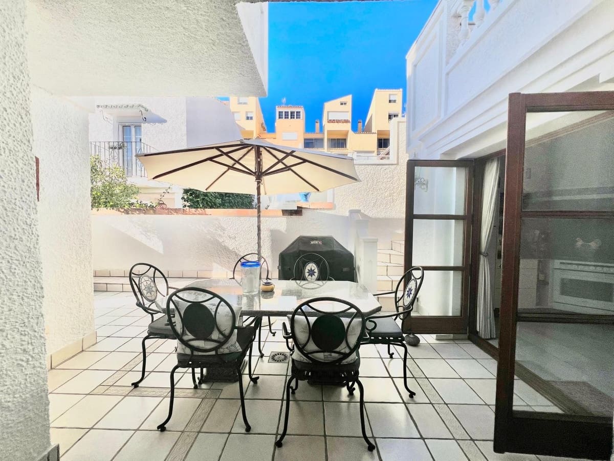 3 sovrum Semi-fristående Villa till salu i Estepona med pool - 595 000 € (Ref: 9465740)