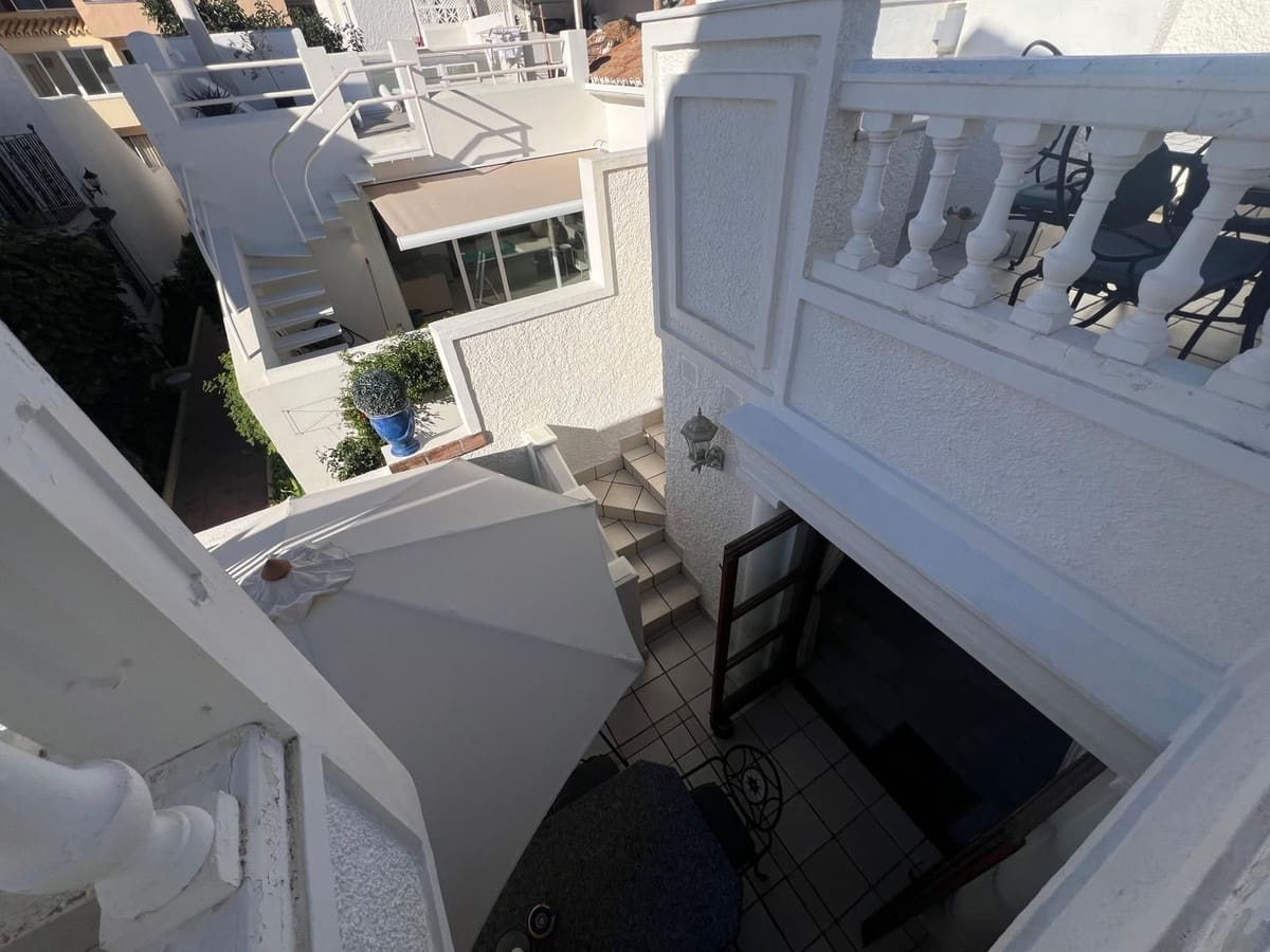 3 sovrum Semi-fristående Villa till salu i Estepona med pool - 595 000 € (Ref: 9465740)