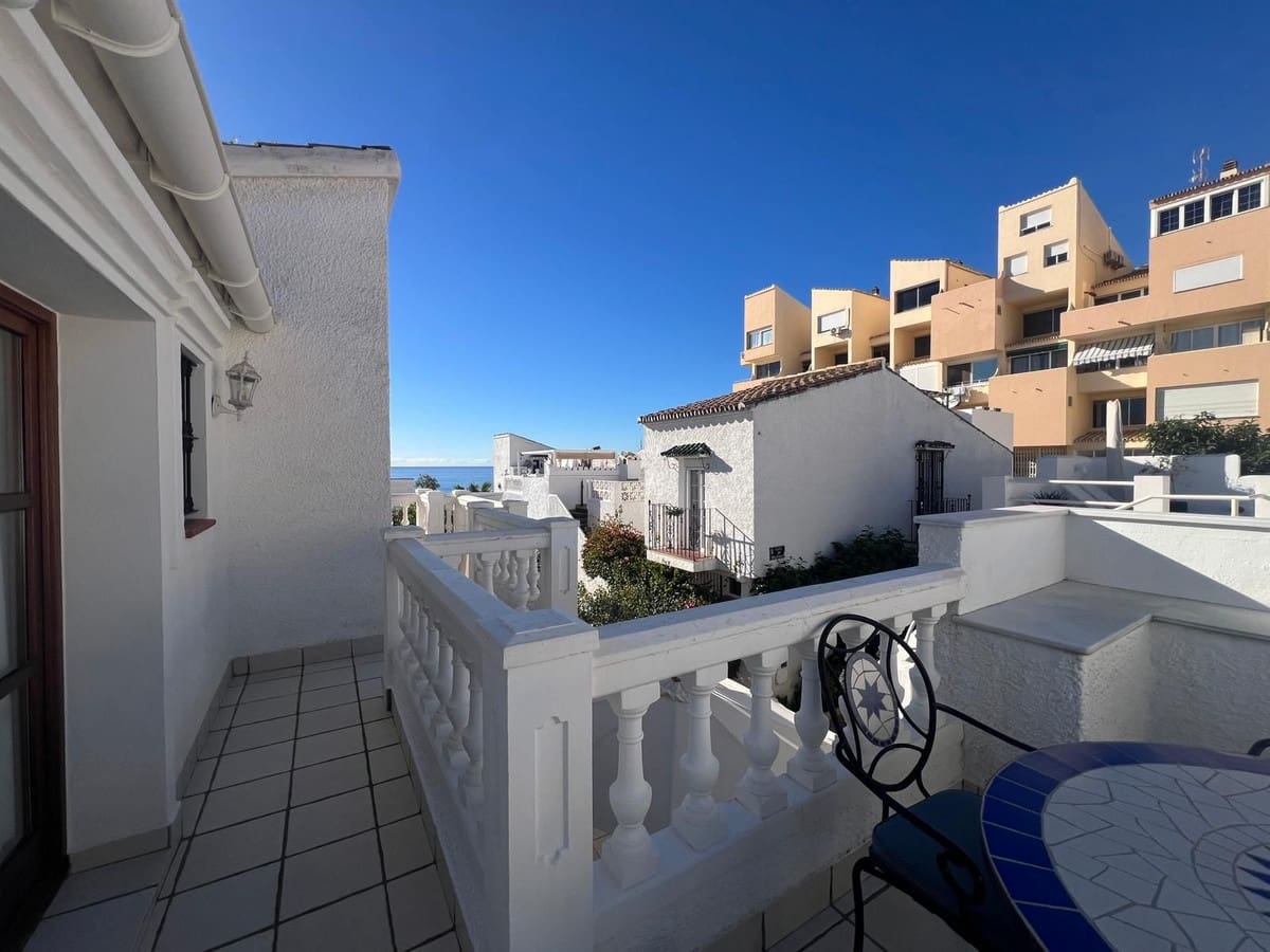 3 sovrum Semi-fristående Villa till salu i Estepona med pool - 595 000 € (Ref: 9465740)