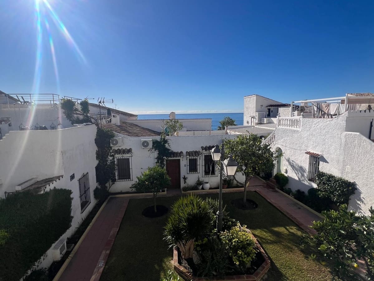 3 sovrum Semi-fristående Villa till salu i Estepona med pool - 595 000 € (Ref: 9465740)