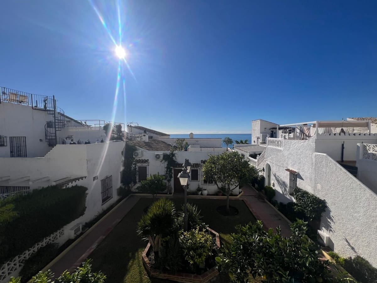 3 sovrum Semi-fristående Villa till salu i Estepona med pool - 595 000 € (Ref: 9465740)