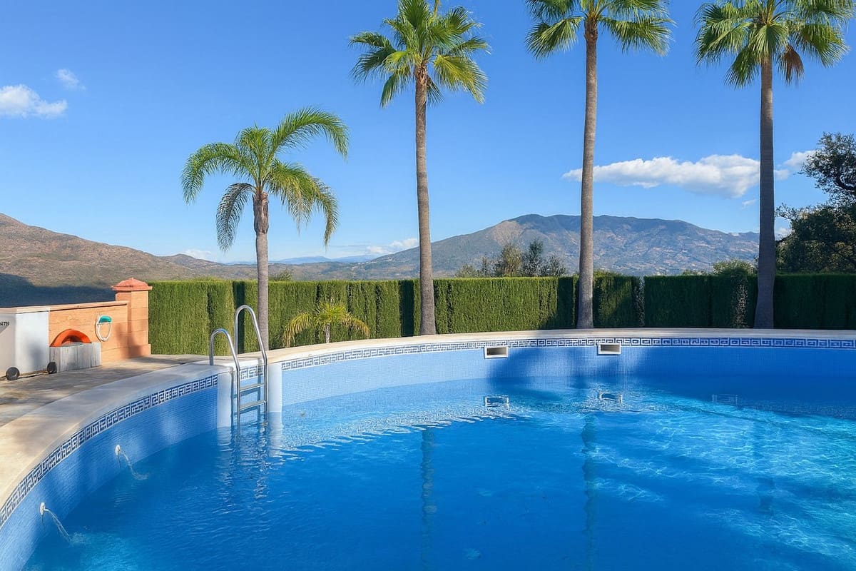 Apartamento de 3 habitaciones en La Mairena en venta con piscina garaje - 475.000 € (Ref: 9466067)