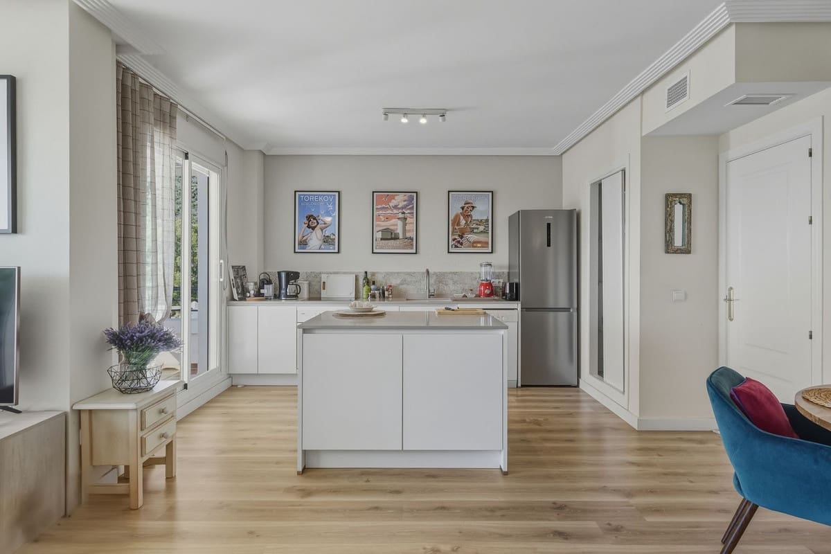 3 bedroom Apartment for sale in Benahavis with pool garage - € 480,000 (Ref: 9471635)