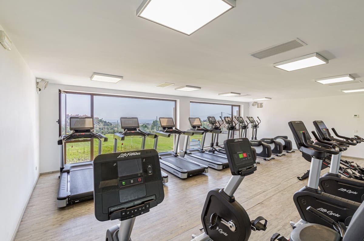 3 bedroom Apartment for sale in Benahavis with pool garage - € 480,000 (Ref: 9471635)