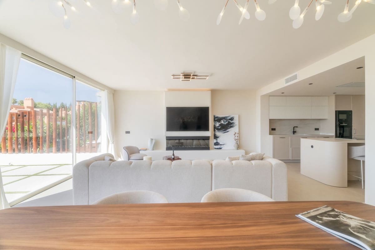 3 bedroom Apartment for sale in Nueva Andalucia with pool garage - € 1,180,000 (Ref: 9471700)