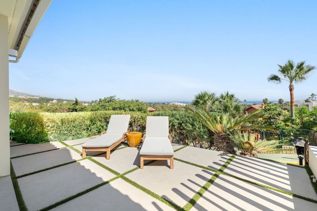 3 bedroom Apartment for sale in Nueva Andalucia with pool garage - € 1,180,000 (Ref: 9471700)