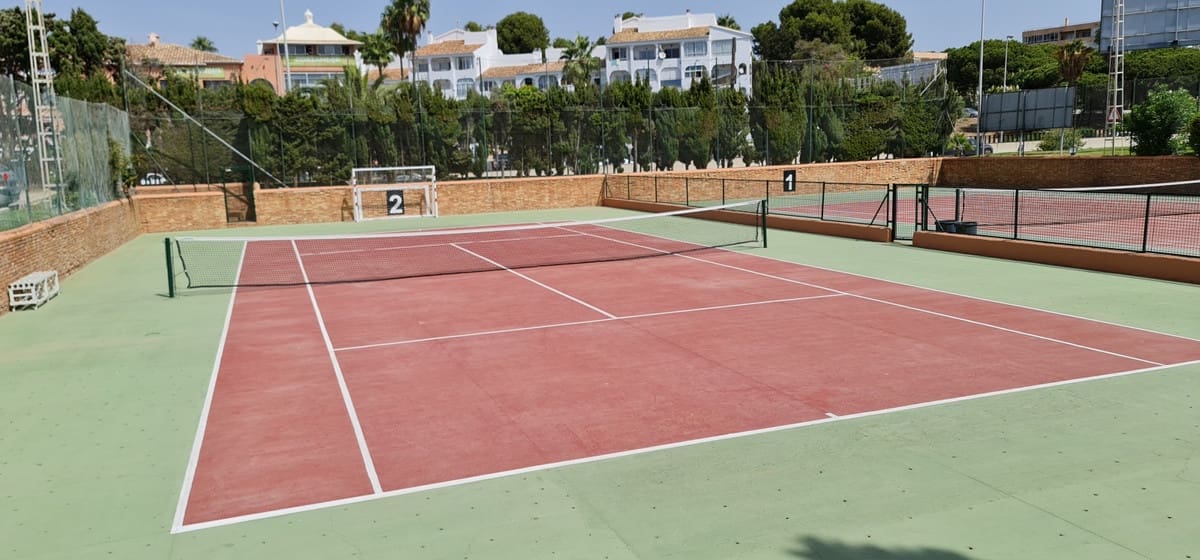 Studio te koop in Calahonda met zwembad - € 229.000 (Ref: 9473279)