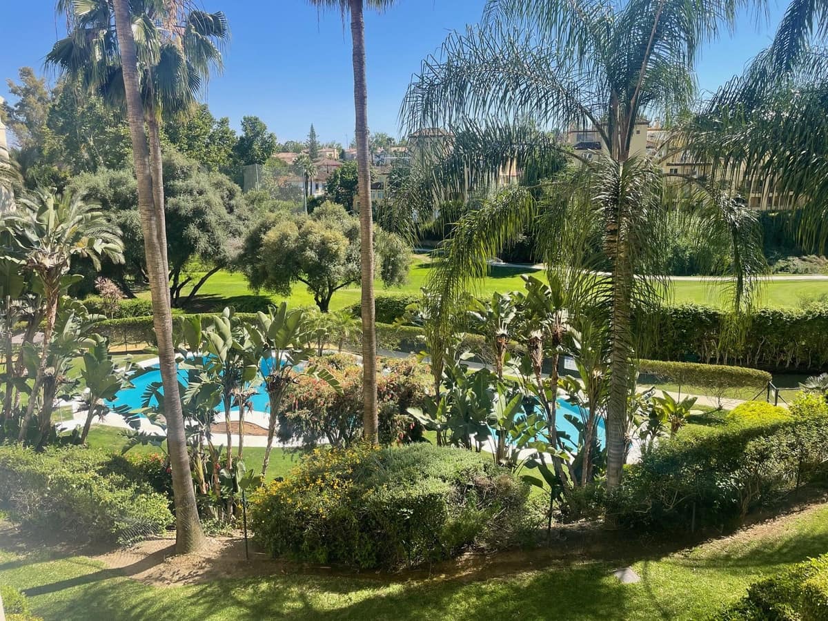 3 Zimmer Apartment zu verkaufen in San Pedro de Alcantara mit Pool Garage - 475.000 € (Ref: 9473364)