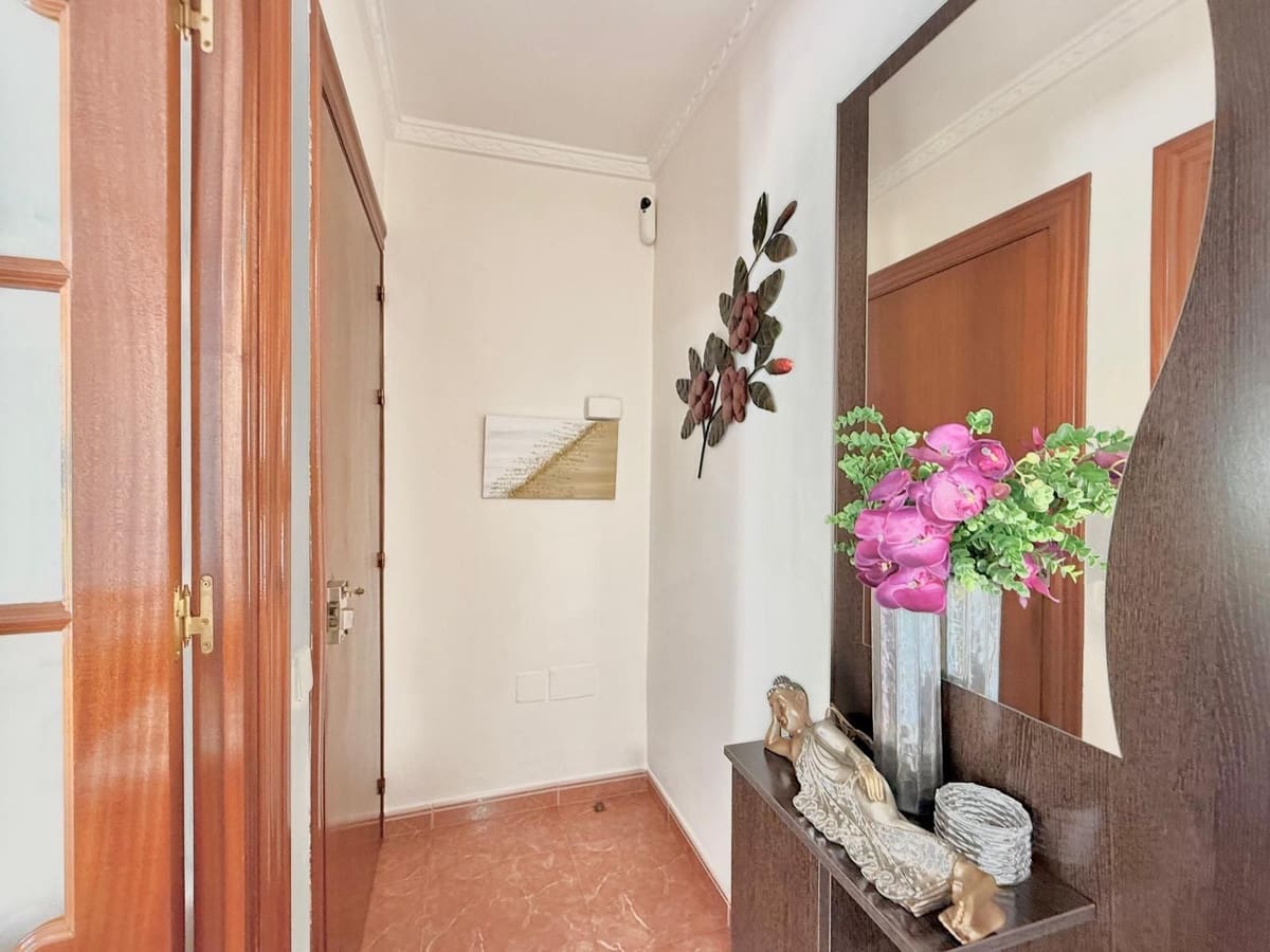 3 makuuhuone Omakotitalo myytävänä paikassa Fuengirola mukana uima-altaan 
autotalli - 359 000 € (Ref: 9478870)