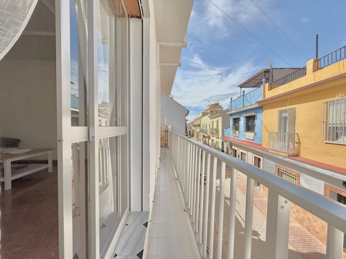 3 makuuhuone Omakotitalo myytävänä paikassa Fuengirola mukana uima-altaan 
autotalli - 359 000 € (Ref: 9478870)