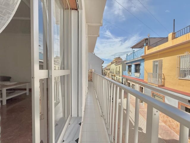 3 makuuhuone Omakotitalo myytävänä paikassa Los Pacos, Fuengirola mukana uima-altaan 
autotalli - 359 000 € (Ref: 9478870)