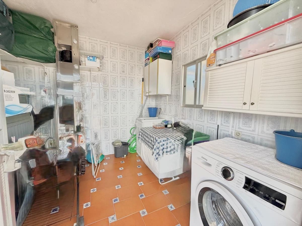 3 makuuhuone Omakotitalo myytävänä paikassa Fuengirola mukana uima-altaan 
autotalli - 359 000 € (Ref: 9478870)