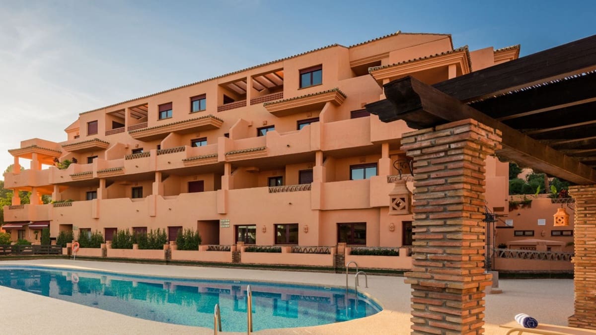 2 bedroom Apartment for sale in Benahavis with pool garage - € 360,000 (Ref: 9478872)