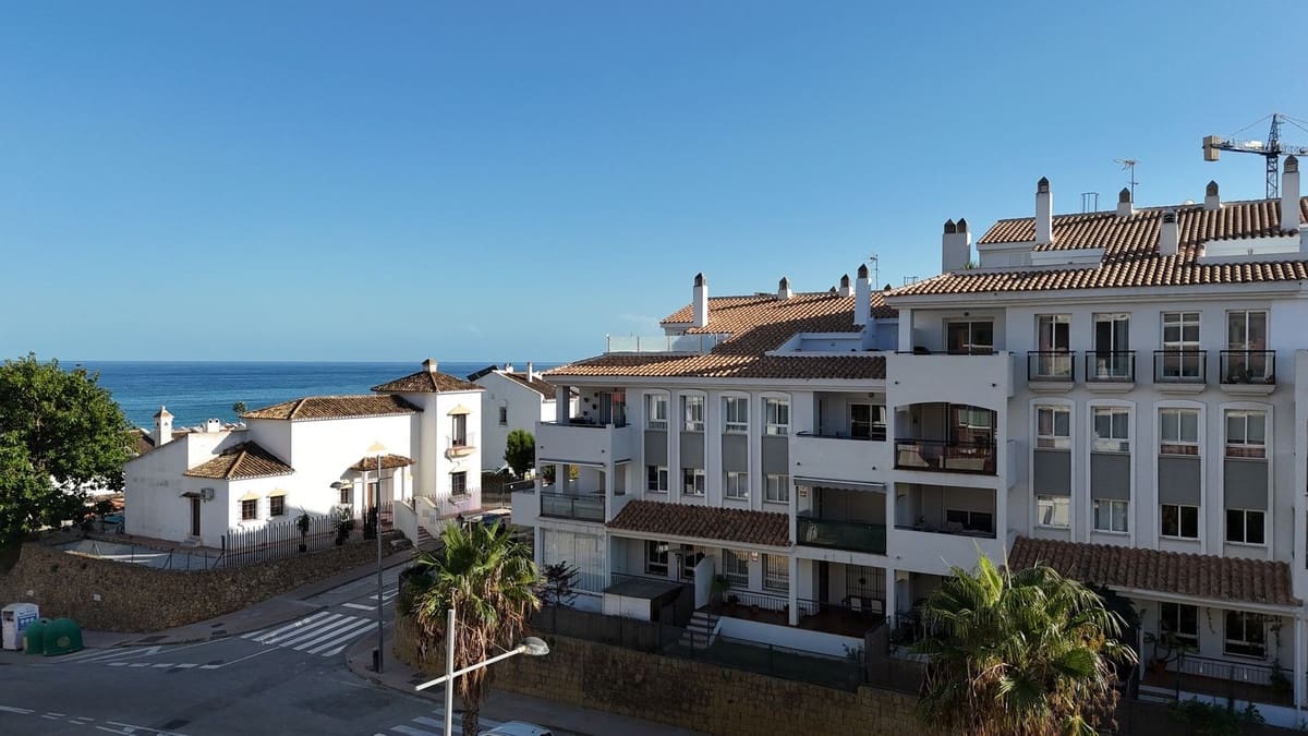 3 bedroom Apartment for sale in Manilva with pool garage - € 365,000 (Ref: 9478875)