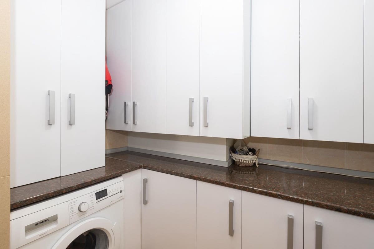 3 makuuhuone Huoneisto myytävänä paikassa Estepona mukana uima-altaan 
autotalli - 365 000 € (Ref: 9478877)