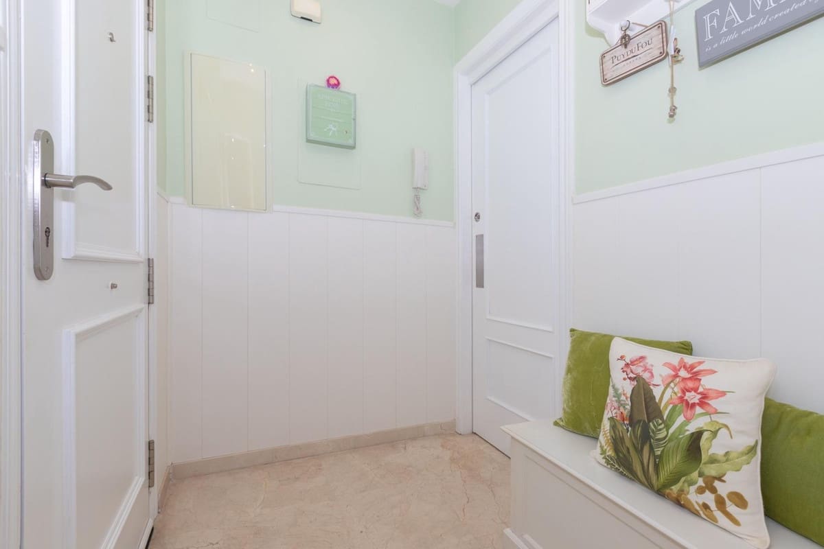 3 makuuhuone Huoneisto myytävänä paikassa Estepona mukana uima-altaan 
autotalli - 365 000 € (Ref: 9478877)