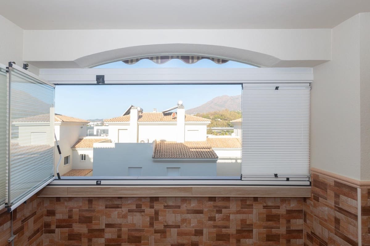 3 makuuhuone Huoneisto myytävänä paikassa Estepona mukana uima-altaan 
autotalli - 365 000 € (Ref: 9478877)