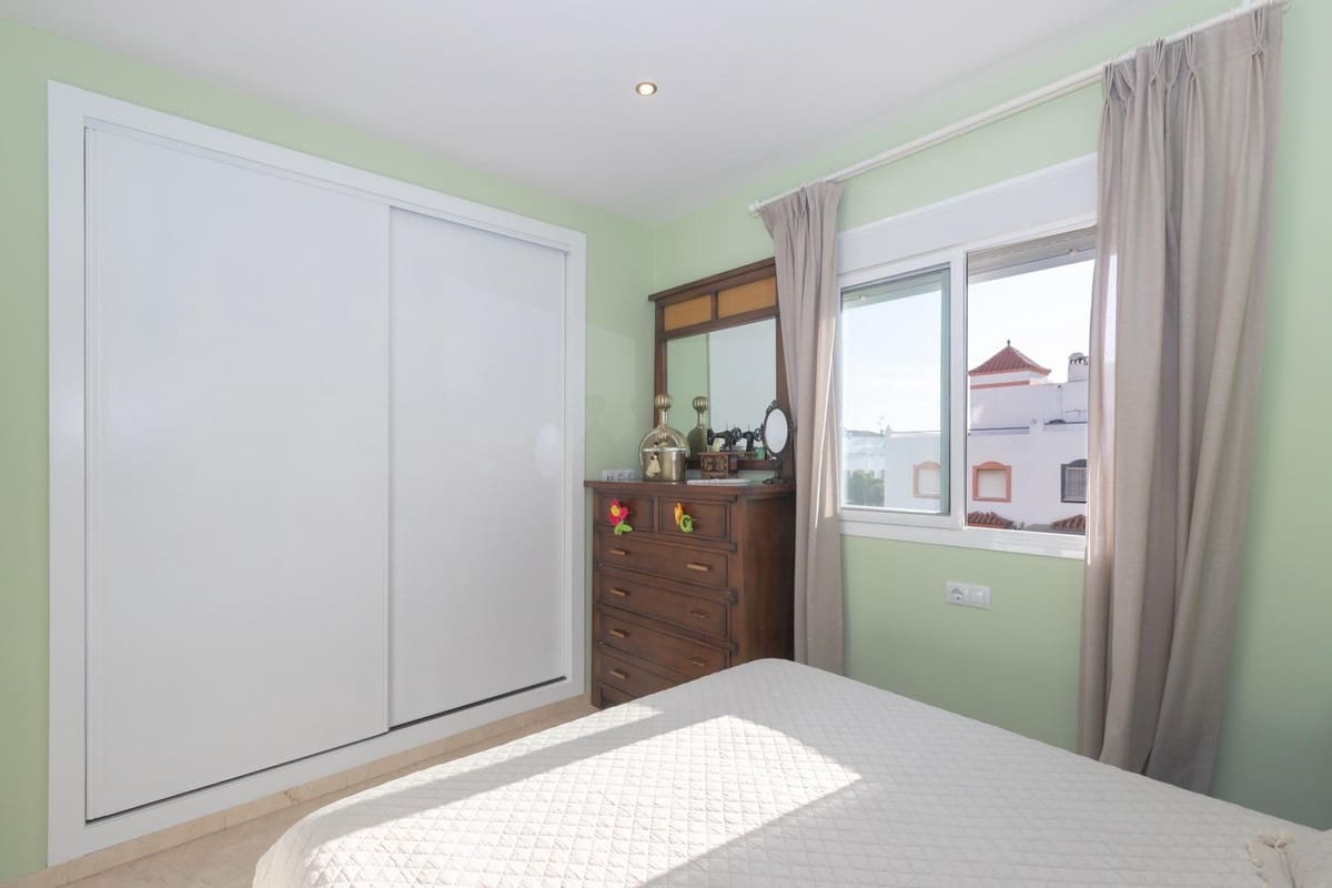 3 makuuhuone Huoneisto myytävänä paikassa Estepona mukana uima-altaan 
autotalli - 365 000 € (Ref: 9478877)